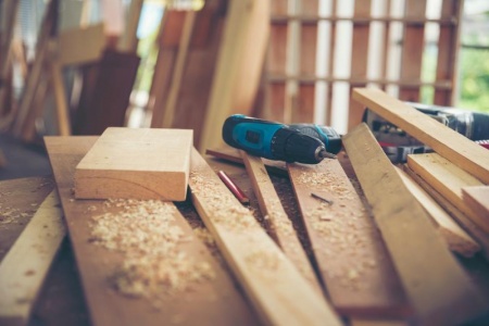 Comment choisir un menuisier qualifié pour vos projets d'aménagement ?