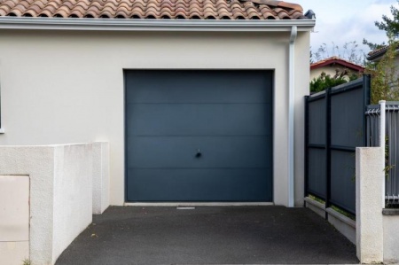 Bois, aluminium ou PVC, quel mat&eacute;riau choisir pour une porte de garage &agrave; &Eacute;pinal ?